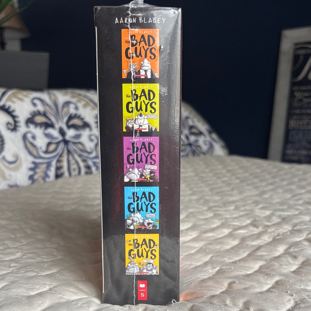 The Bad Guys Box Set Books 1-5 - Picture 4 of 5